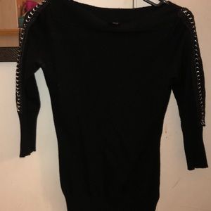 This is a long sleeve sweater!